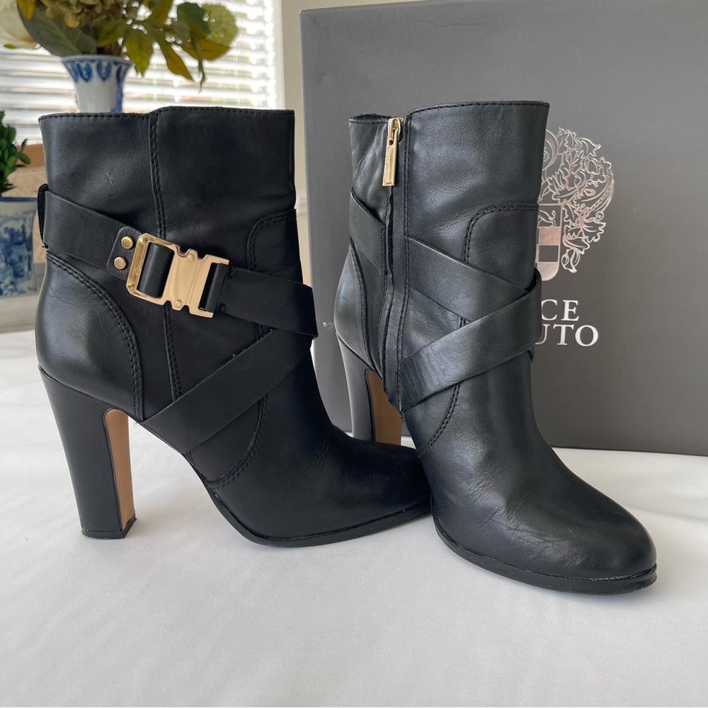 Vince Camuto Connolly mid shaft Black leather Bootie size 7.5